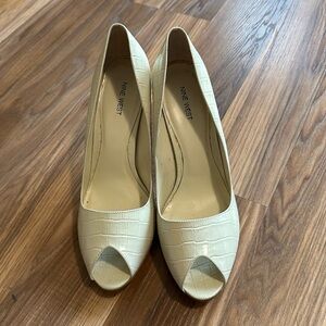 Nine West creme heels